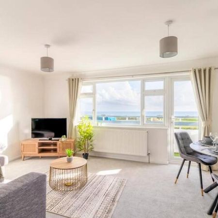 Large Sea View 2 Bedroom Sleeps 6 - Free Parking Bournemouth Buitenkant foto