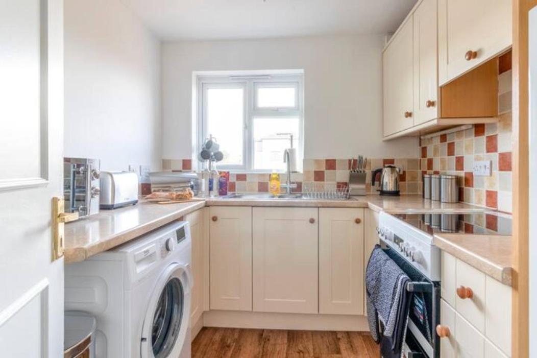 Large Sea View 2 Bedroom Sleeps 6 - Free Parking Bournemouth Buitenkant foto