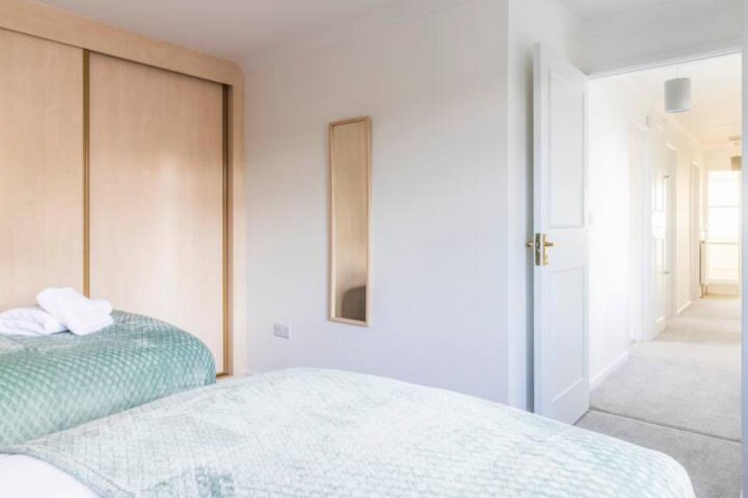 Large Sea View 2 Bedroom Sleeps 6 - Free Parking Bournemouth Buitenkant foto